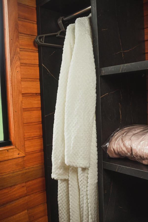 Chale Romantico Com Banheira De Hidromassagem E Lareira Bom Retiro  Ngoại thất bức ảnh