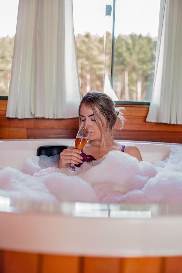 Chale Romantico Com Banheira De Hidromassagem E Lareira Bom Retiro  Ngoại thất bức ảnh
